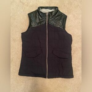 MONROW black mixed material zip-up winter vest with pockets size small